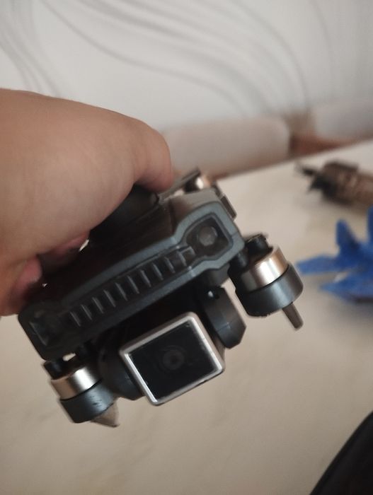 Дрон квадрокоптер