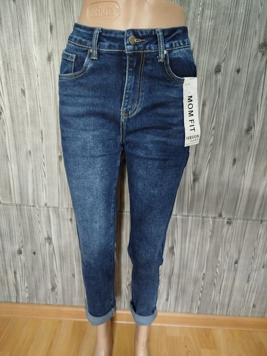 Дънки с камъни, балон и mom fit