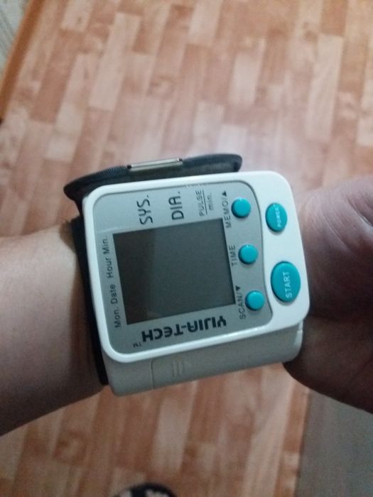 Продам электронный тонометр импортный новый