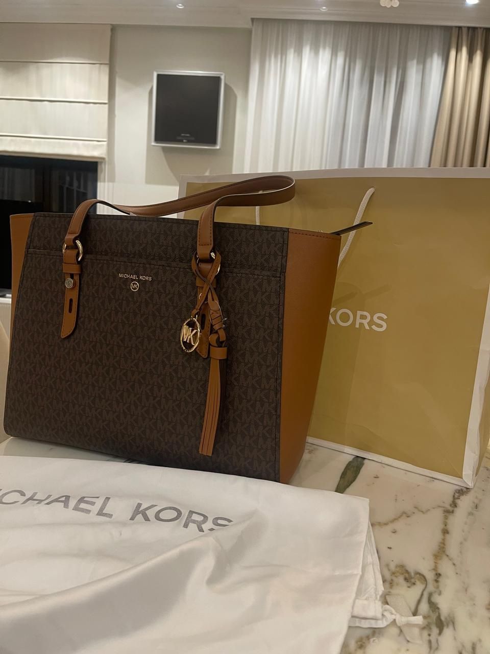 Продам сумку Calvin M,Kors