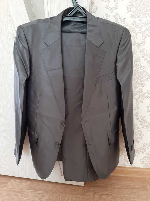 Продам костюмы и рубашки мужские (киітке)