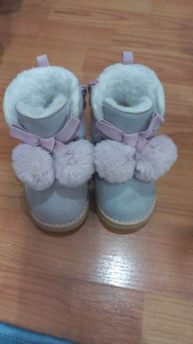 Продам угги, сапожки зимние для девочки..