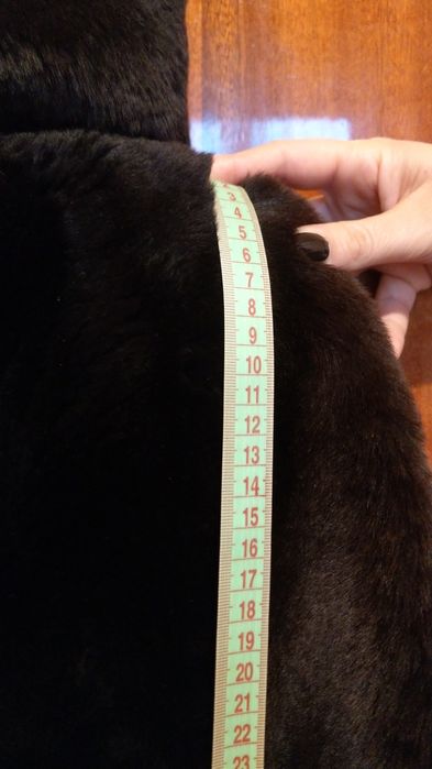 Vand haina de blana neagra