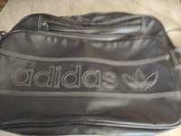 Продавам спортна чанта ADIDAS