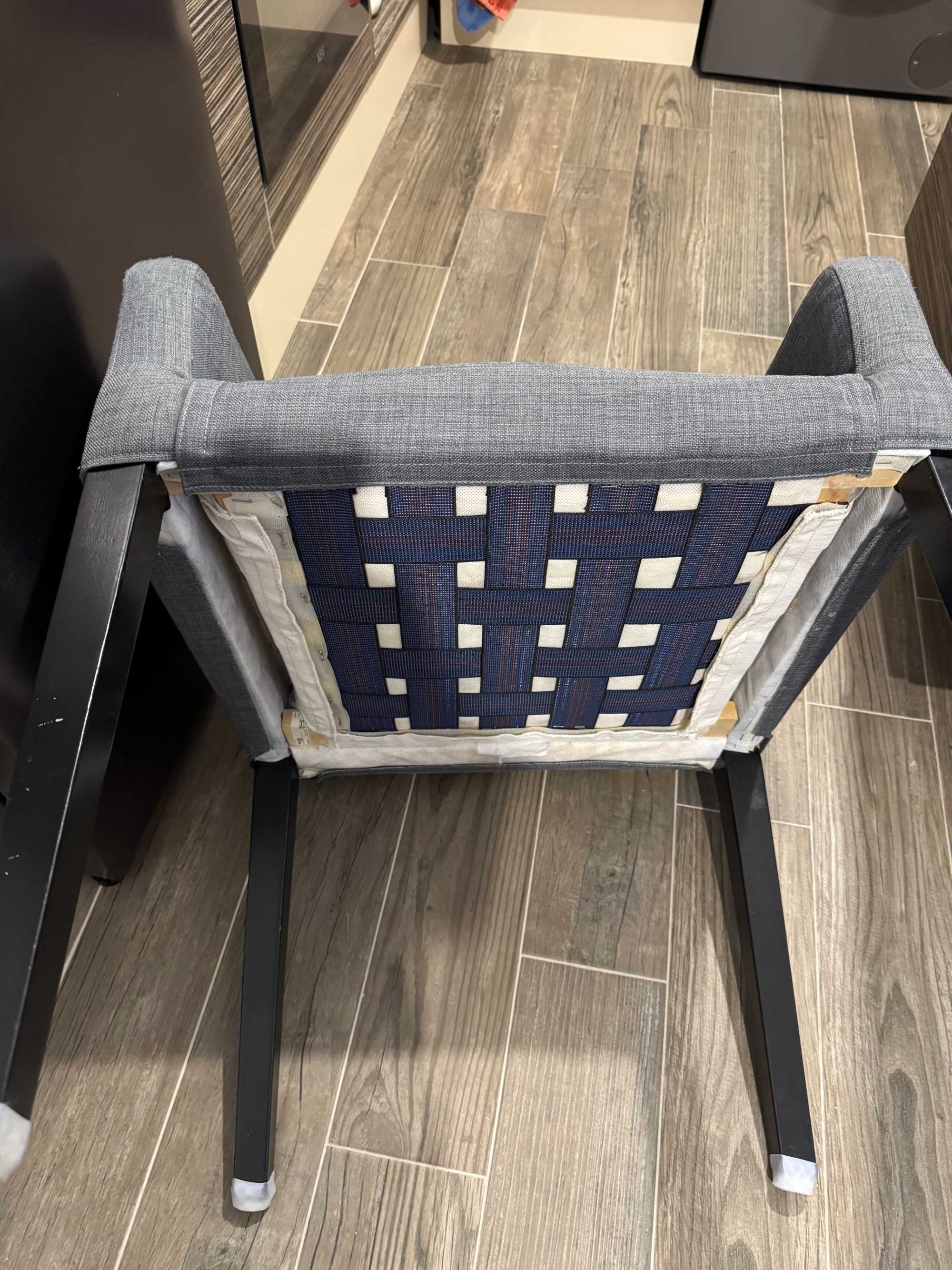 Продавам 5 броя столове от IKEA – със сменени тапицерски колани