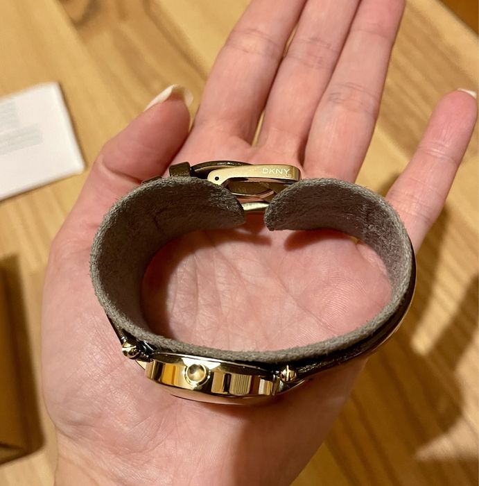 Ceas original dama DKNY cu curea de piele, impecabil