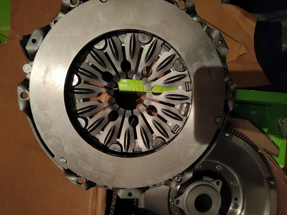 Vând ambreiaj cu volanta masa dubla Vw Tiguan motor 2.0 diesel 837345