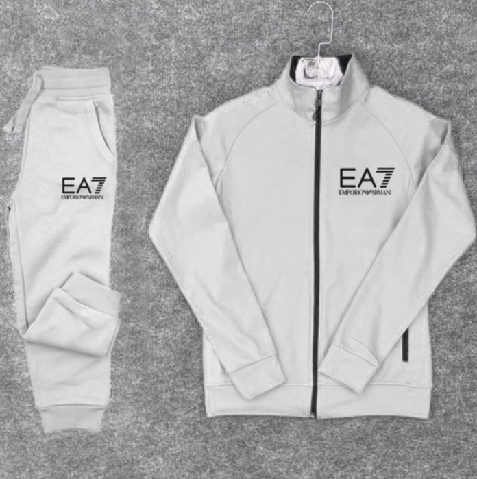 Спортни екипи Armani, Nike