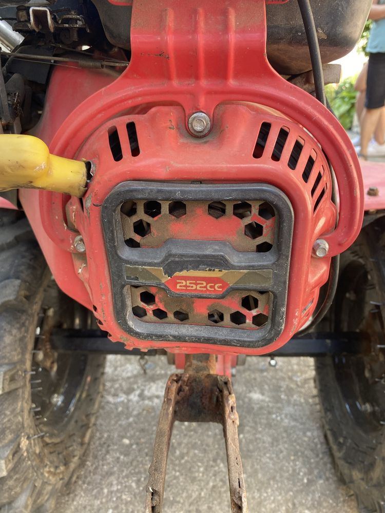 Motocultor cu remorca
