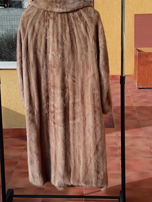 Vând haină blană lungă nutrie