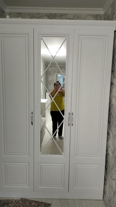 Продам Белый шкаф