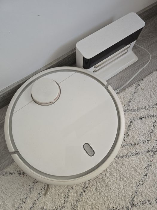 Vând aspirator robot Xiaomi