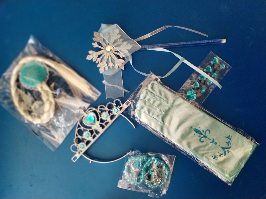 Рокля на Елза и Ана налични само два размера