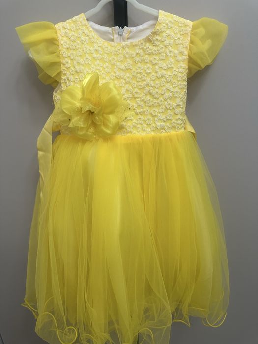 Нарядные платья, юбки и новогодние костюмы для девочек