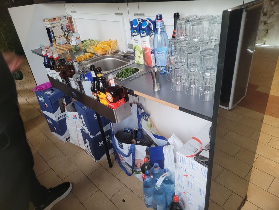 Bar mobil pentru evenimente • Cocktail-uri • Shot-uri • Atmosferă