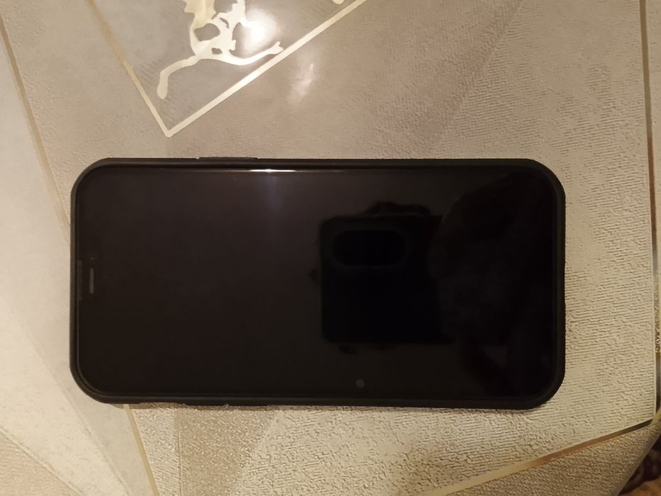 Продам Айфон 12 отличном состоянии