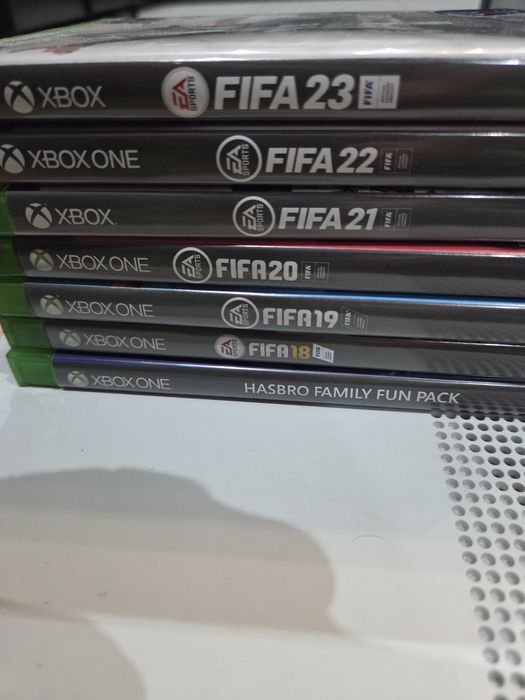 XBOX One 500GB + 1 maneta