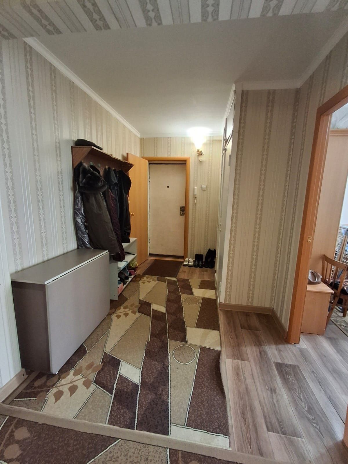 Продам  2×комнатную улучшения квартиру