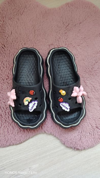 Нови чехли деца.