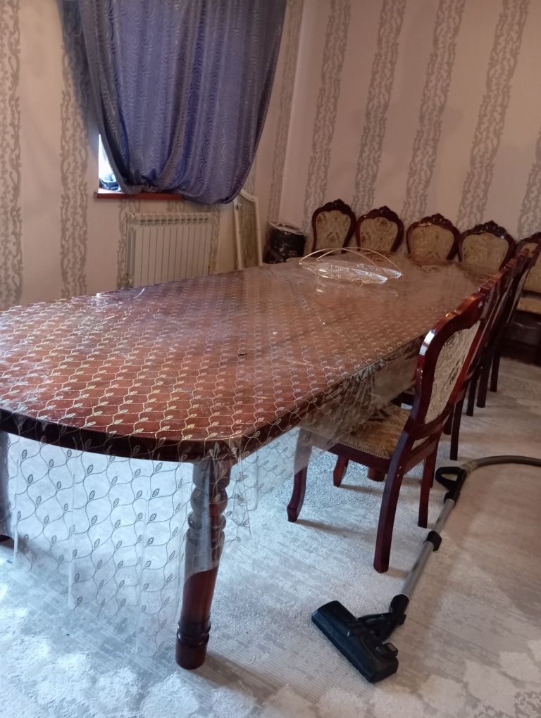 Стол со стульями