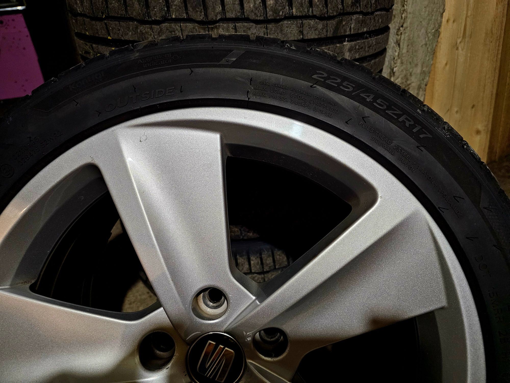 Jante aliaj cu anvelope vara.Impecabile.225 /45 R 17 /Seat,Skoda,Golf