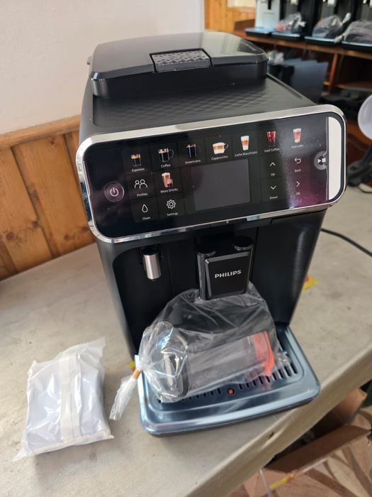 Expresor espressor Philips seria 5500 cappuccino