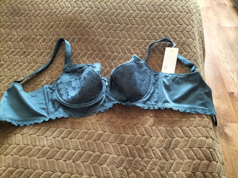 Продам бюстгальтер новый