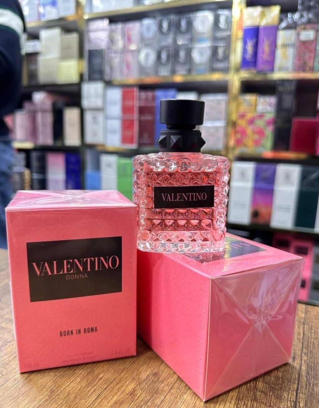 Valentino Donna born in Roma - Apă de Parfum 100ml