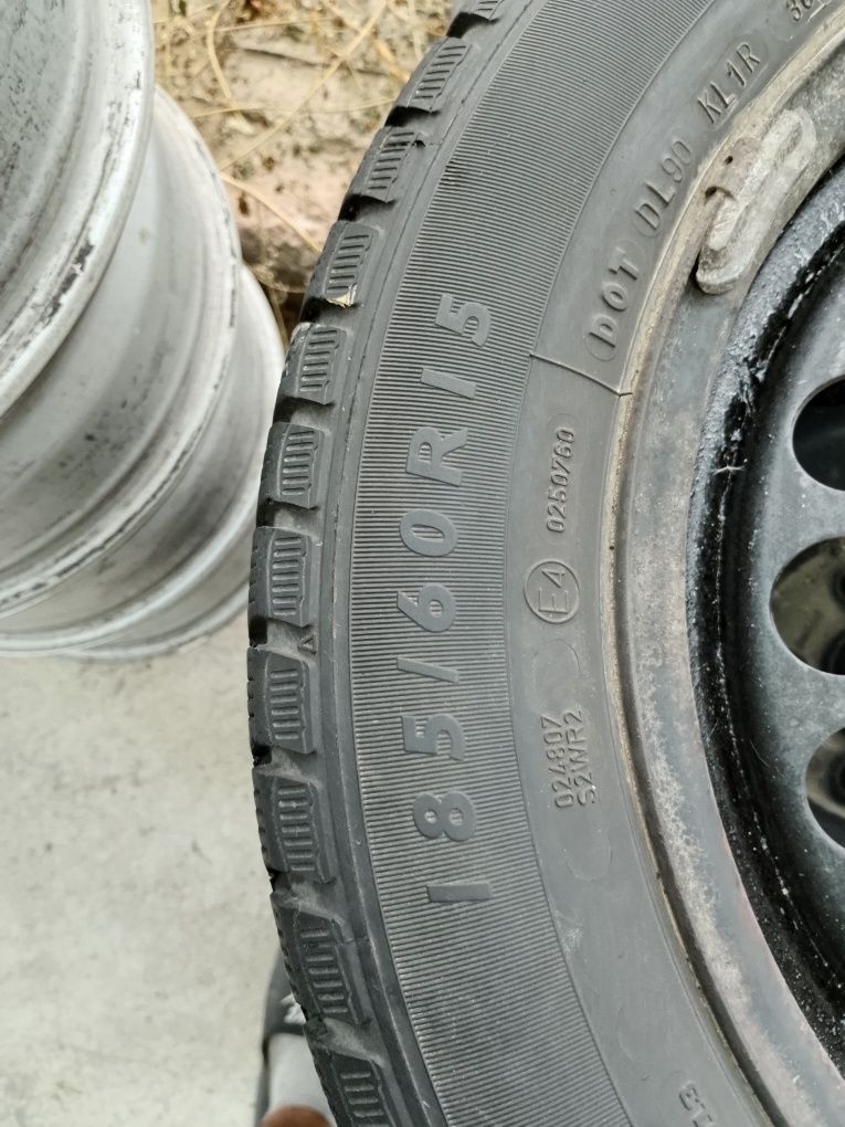 Продам зимние шины на r15