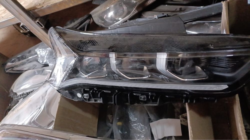 Передняя правая фара на кия к5