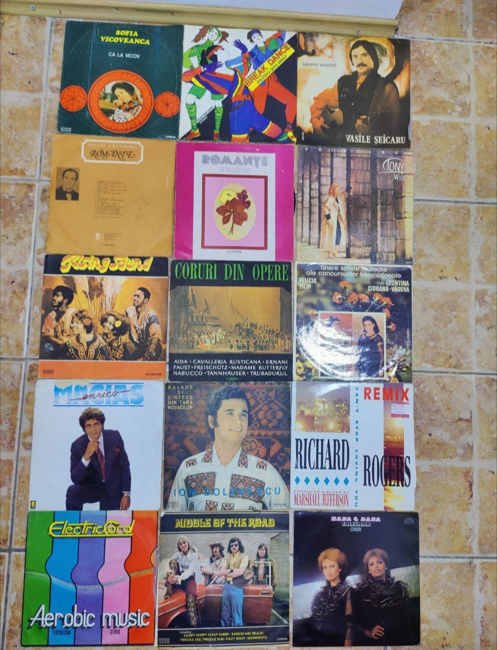Viniluri muzica ușoară și lautareasca.
