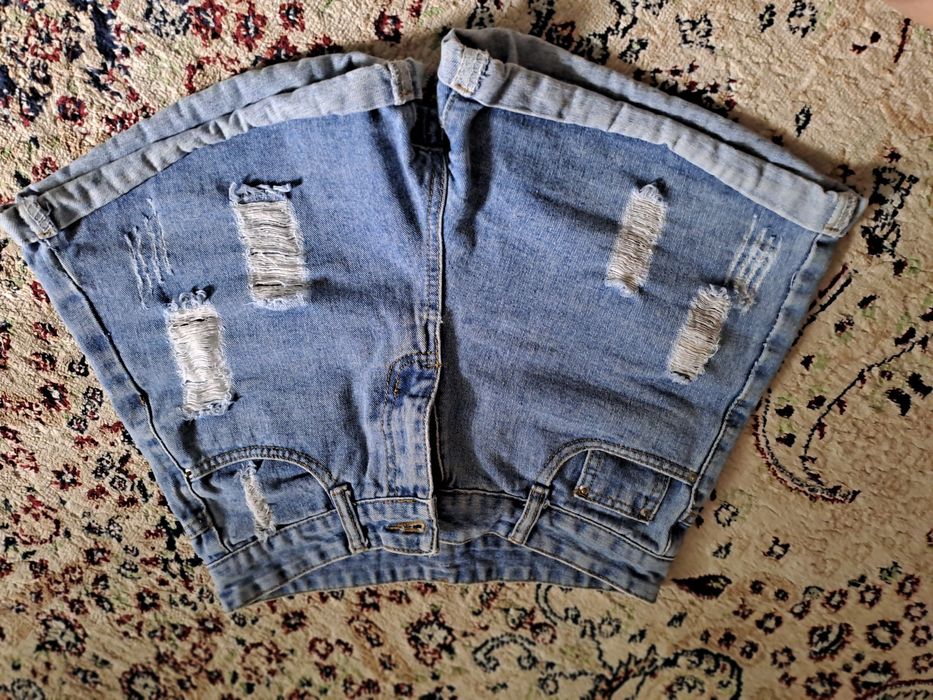 Всего 1500шорты из джинса в отличном состоянии