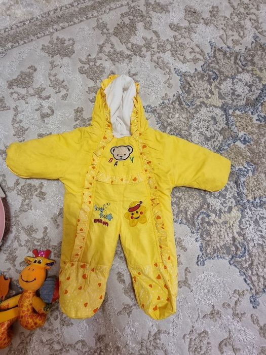 Цена за все вещи 0-9 мес Комбинезон платье слипы шапка шарф
Юнусобод 1