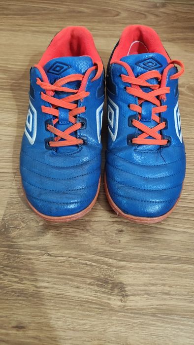 Umbro футболни стоножки 34 номер