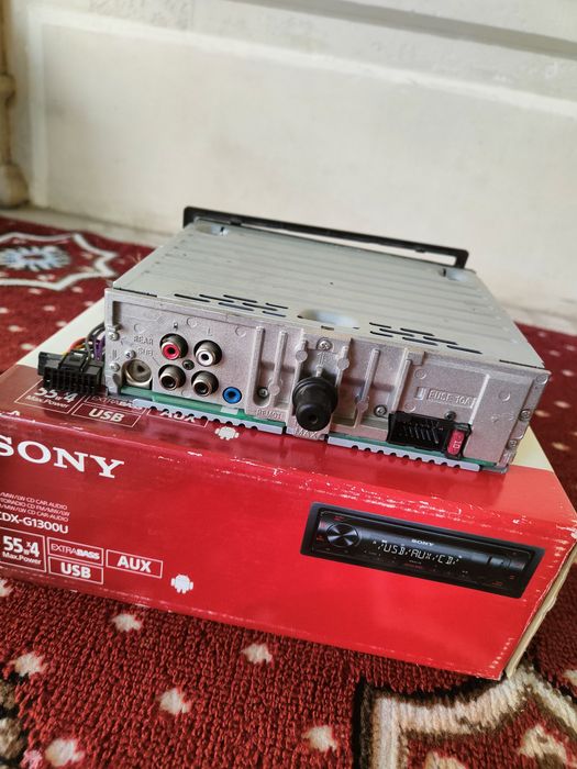 Sony CDX G1300U ...