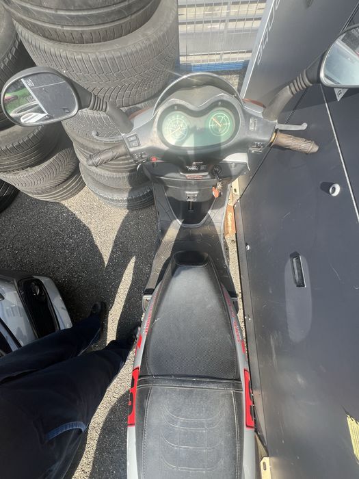 Vand scuter cu motor in 4 timpi de 50 cm