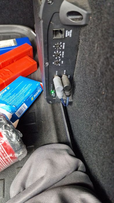 Vând Subwoofer auto Alpine + stație