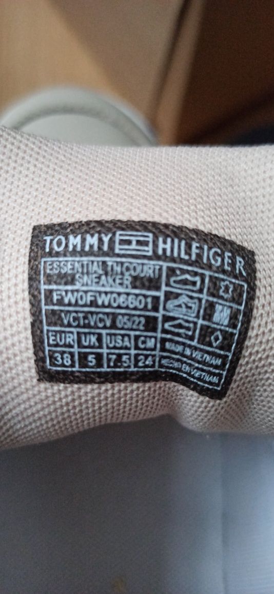 Tommy Hilfiger 38