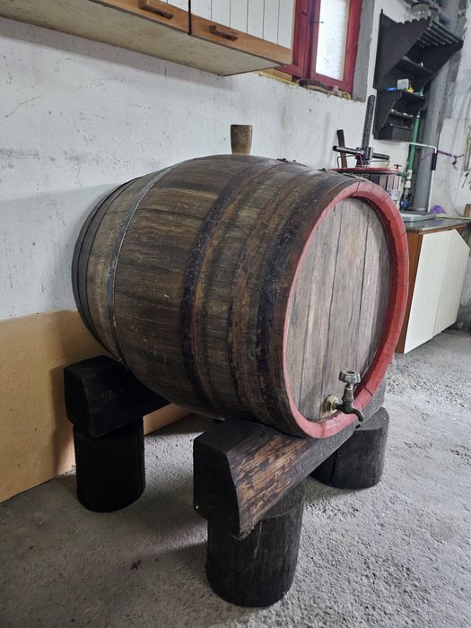 Butoi de vin , din stejar 300 litri
