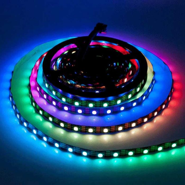 Banda LED multicolor, lungime 5 metri.