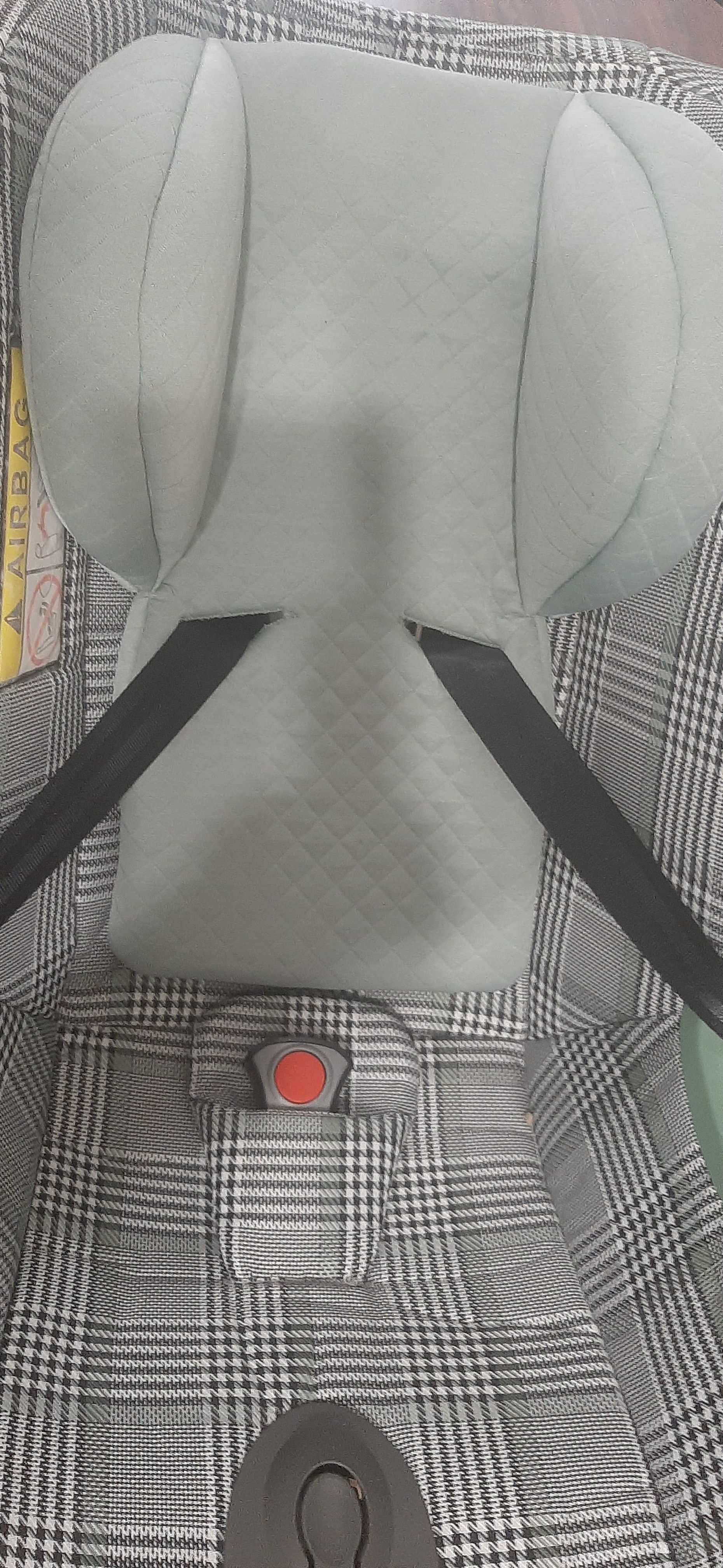 Продавам 2 бебешки коша за кола.