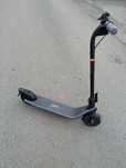 Vând trotineta electrica Ninebot E2