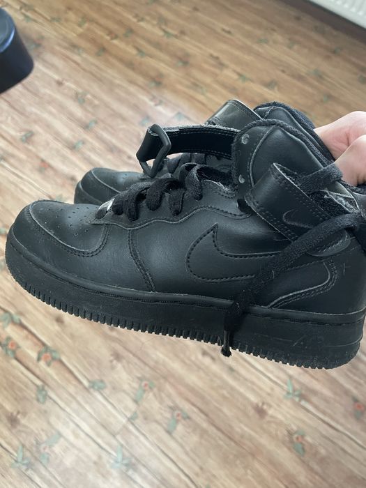 Vând air force 1 mid negri