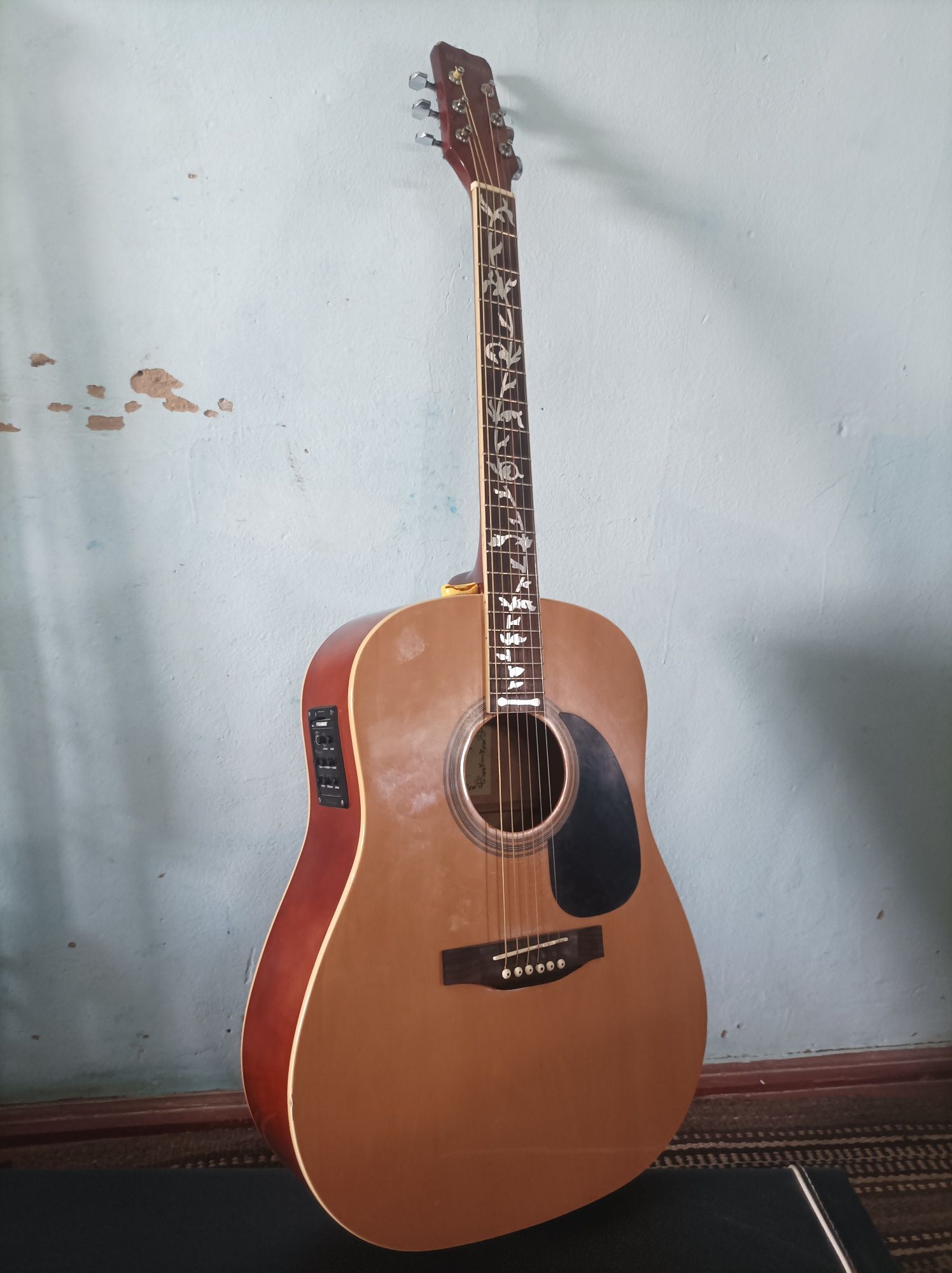 41-razmer Ekvalayzerli Martinez akustik gitara