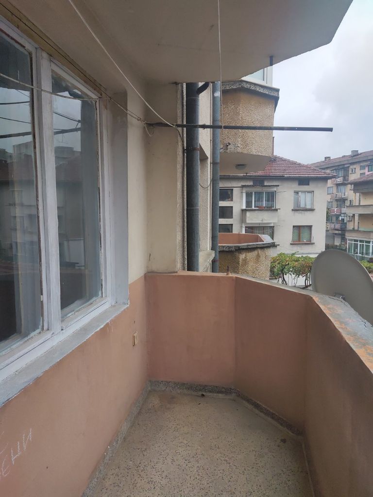Продава се Четиристаен апартамент в Ловеч, Център - 91 кв.м за 869 €/кв.м - Снимка #11
