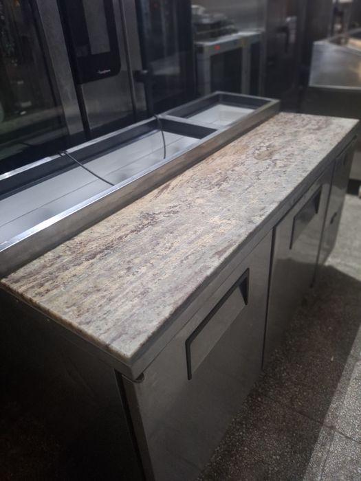 Хладилна маса за пица TRUE