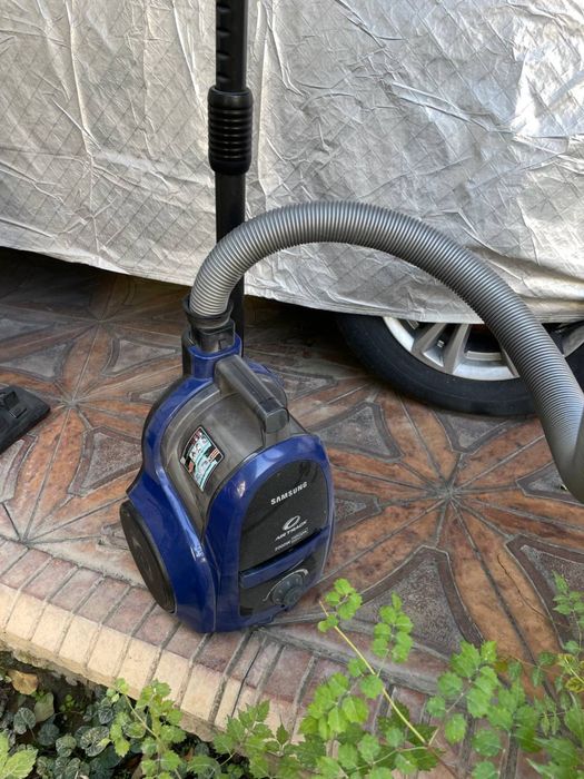 Б/у пылесос хороший