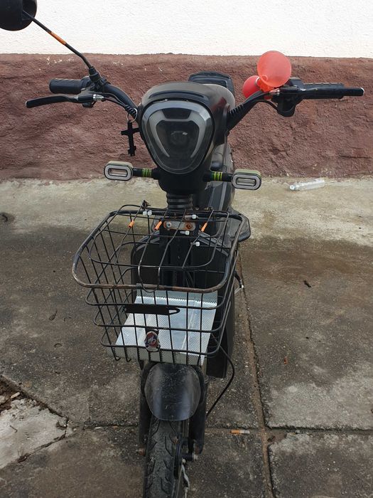 De vânzare scuter electric 25km/h