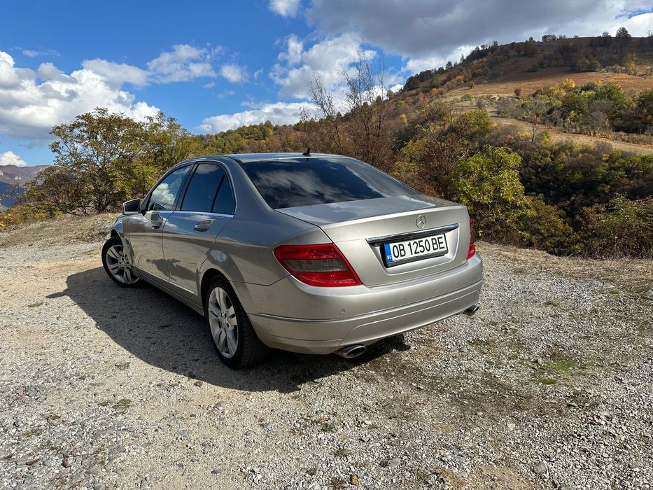 Mercedes C320 CDI 224 к.с. Avantgarde – отлично състояние, обслужен.