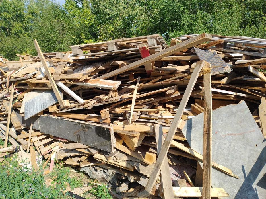 Lemn de foc din paleti si constructii